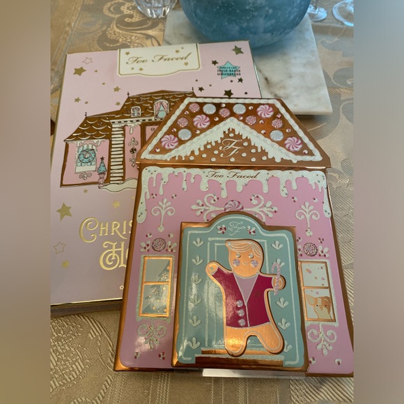 Too faced Christmas Cookie House Party palette set - Picture 3 of 8
